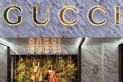 ¿Por qué la marca Gucci causa polémica al lanzar un vestido 